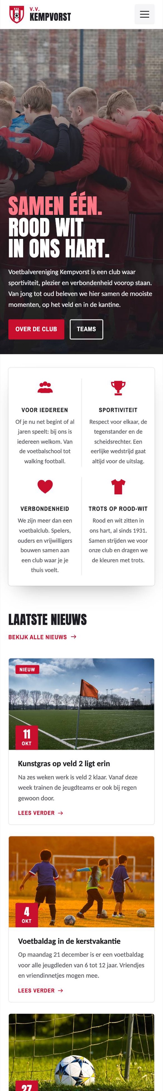 Voorbeeldsite voetbalclub op een telefoon